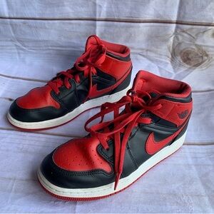 Nike Air Jordan 1 Mid Shoes 'Alternate Bred' Size 6.5Y Black Red DQ8423-060